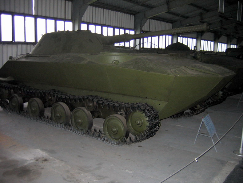 Легкий опытный танк-амфибия К-90